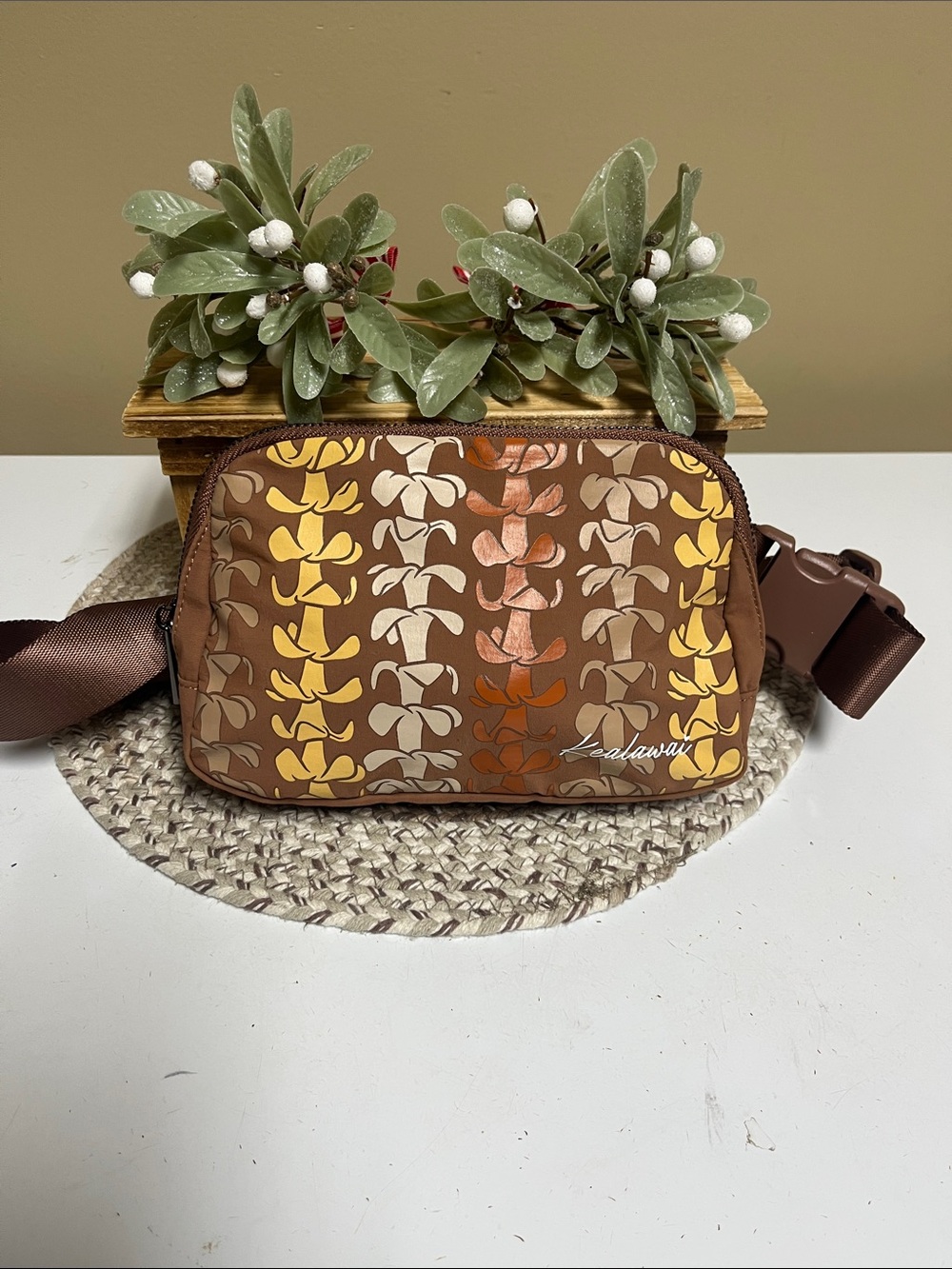 Kealawai Women’s Zippered Pouch in good like new condition